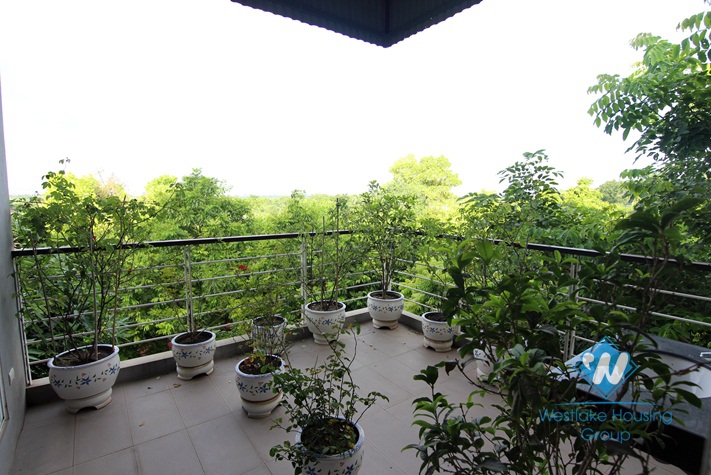 3 floors house for rent in Tay Ho district,Ha Noi